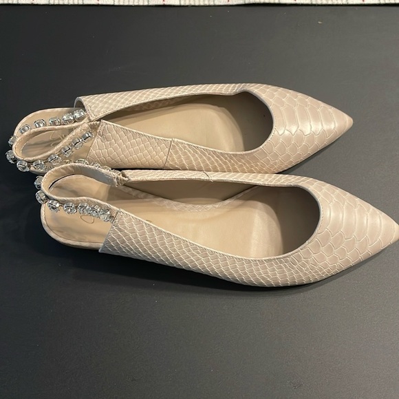 Guilhermina Embossed Leather Flats Size7 Cream Bedazzled Elegance Relaxed Luxury - Picture 5 of 13